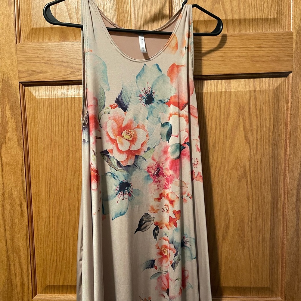 Tan tunic with a floral print. It has POCKETS!